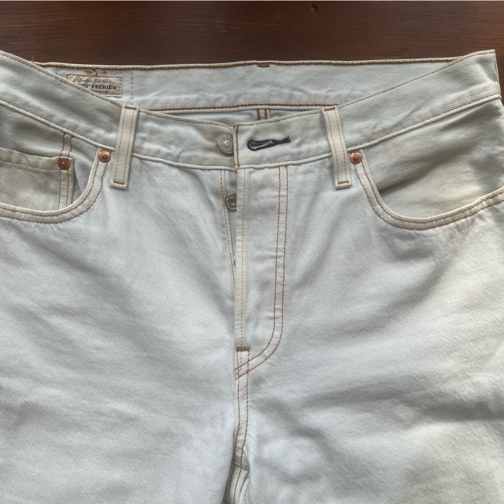 Levi 501 light wash jeans